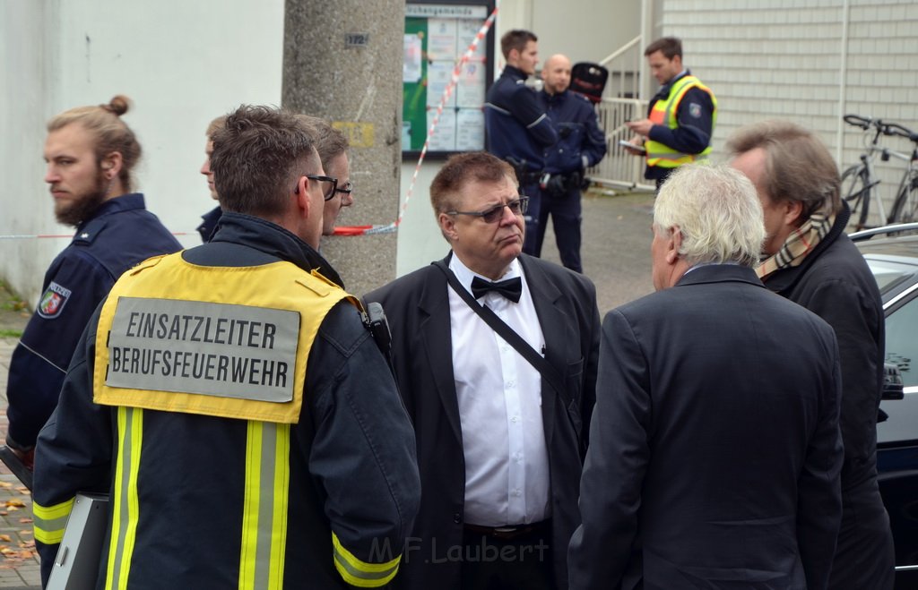Attentat auf Fr Reker Koeln Braunsfeld Aachenerstr Wochenmarkt P40.JPG - Miklos Laubert